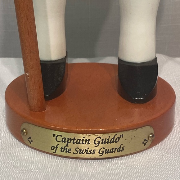 Steinbach "Captain Guido" of the Swiss Guards Nutcracker Club Member Piece IV - Picture 3 of 16